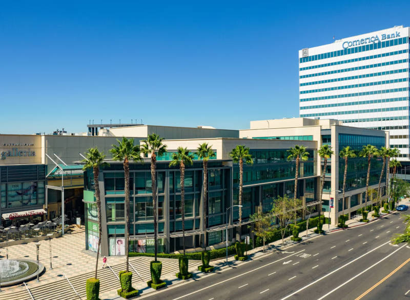 Picture of the Sherman Oaks Galleria where KETK CPA office is located.
